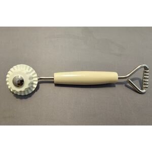 Vintage Pie Tool - Crust Wheel - Beige/Ivory Plastic Handle - 6-1/2"